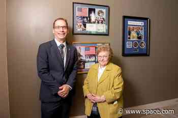 Senator who helped save Hubble donates space telescope collection