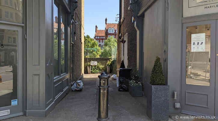 London’s Alleys: Virgil Place, W1