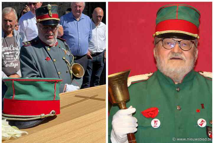 Laatste belgerinkel voor eerste ‘moderne’ bellenman van Ieper en Heuvelland: “Leo gaf  zijn kostuum, toch liet ik zijn kepie  op de kist”