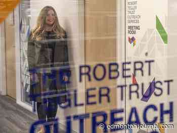 Edmonton Public Library outreach workers helping bind city's most vulnerable with resources - Edmonton Journal