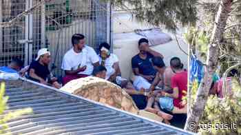 Nuovi sbarchi a Lampedusa, migranti trasferiti a Mazara del Vallo - TGS