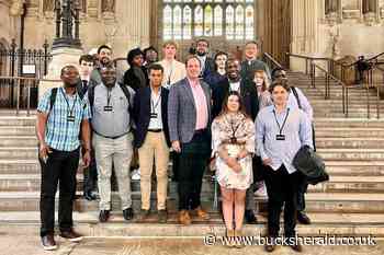 Buckingham students and Young Conservatives get tour of Westminster - Bucks Herald