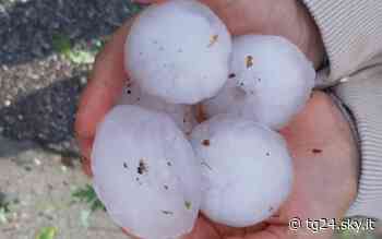 Maltempo, grandinata a Saronno: strade allagate e auto danneggiate - Sky Tg24