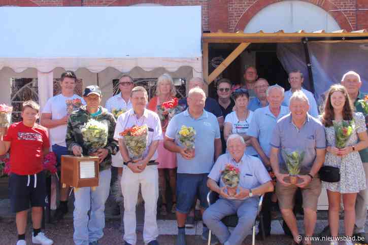 De Lustige Vinkeniers Eine kronen koning en koningin