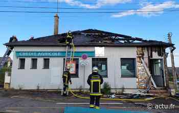 Nogent-le-Rotrou. Incendie : la toiture du Crédit Agricole prend feu - actu.fr