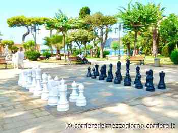Bacoli, una scacchiera gigante in Villa comunale. Il sindaco: «Favorirà incontro tra diverse generazioni» - Corriere del Mezzogiorno