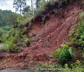 Parcialmente obstruida por derrumbe vía hacia Buenos Aires en la comarca Ngäbe-Buglé - Panamá América