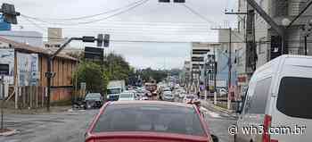 Motoristas reclamam do trânsito no semáforo da Avenida Anita Garibaldi em Maravilha - WH3