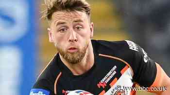 Danny Richardson: Castleford's ex-St Helens half-back signs new two-year deal - BBC