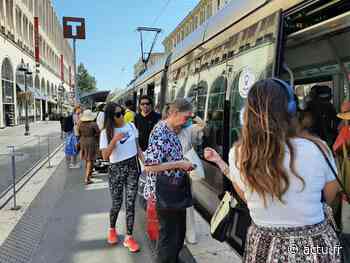 Transports en commun "bondés" avec les touristes : pourquoi Nice réduit ses horaires pendant l'été ? - actu.fr