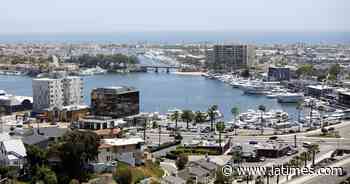 San Diego man drowns in Newport Harbor while attempting to retrieve cellphone - Los Angeles Times