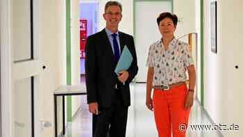 Grundsteuererklärung sei "kein Hexenwerk": Ministerin Taubert besucht Finanzamt Jena