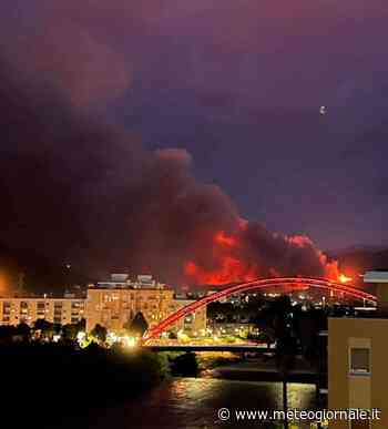 Foto del grosso incendio tra Albenga e Arnasco, 40 persone evacuate. Foto - Meteo Giornale