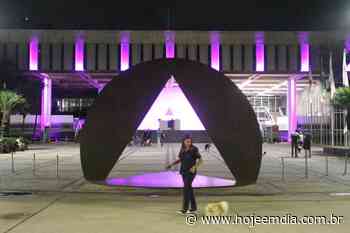 Assembleia de Minas ilumina fachada de lilás para conscientizar sobre violência doméstica - Hoje em Dia