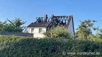 Rettungseinsatz: Feuerwehr findet menschliche Überreste bei Hausbrand in Müritzregion | Nordkurier.de - Nordkurier