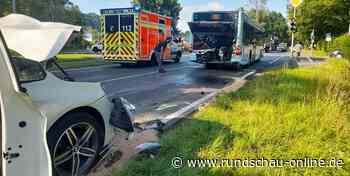 Unfall Lohmar: Autofahrerin prallt gegen Bus – schwer verletzt - Kölnische Rundschau