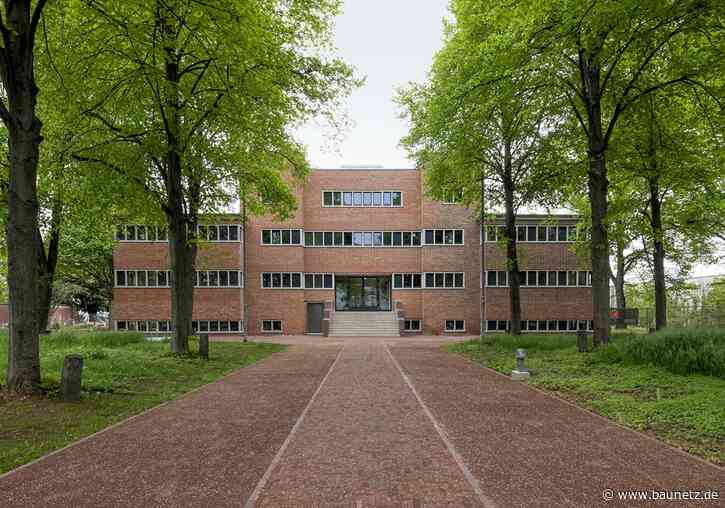 Events im trockenen Pool
 - Hallenbad-Umbau von KM Architekten in Kassel