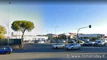 Incidente a Torre Angela: investe bimbo con il suv ed abbatte un semaforo