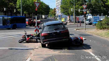 Kassel: Auto prallt an Ampel in zwei Motorräder - 3 Schwerverletzte - HIT RADIO FFH