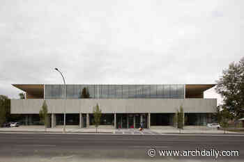 Beacon Clinic / 5468796 Architecture - ArchDaily