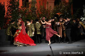 Il Farnese resta il palcoscenico naturale migliore per l'opera. Non perdetevi "La Traviata" degli Amici della Lirica - Libertà