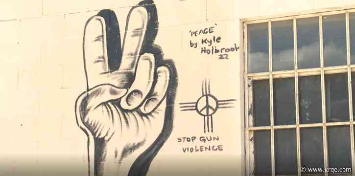 Pittsburgh artist stops in Albuquerque for gun violence awareness tour