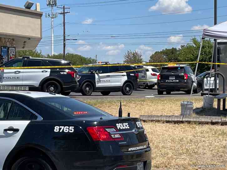 Police: Man dead from 'blunt force trauma' outside north Austin store