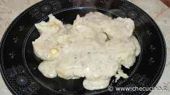 Scaloppine al latte e noci, un secondo piatto originale e gustoso, da preparare in pochi minuti - CheCucino.it