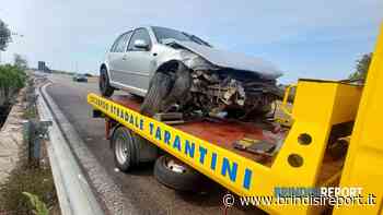 Incidente sulla superstrada: auto si schianta contro spartitraffico, traffico in tilt - BrindisiReport