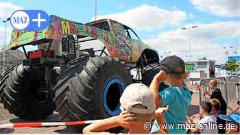 Falkensee: „World of Motorshow“ begeistert Zuschauer und Zuhörer mit viel Technik und gewagten Stunts - Märkische Allgemeine Zeitung