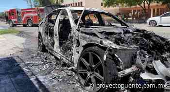 Vehículo se incendia sobre bulevar Colosio en Hermosillo; chófer resulta con lesiones leves - Proyecto Puente