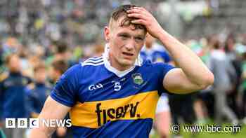 Dillon Quirke: Tipperary hurler dies after collapsing mid-game - BBC
