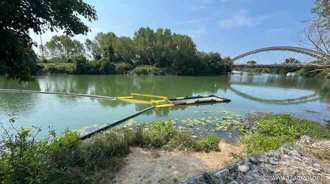 Minturno, installata diga acchiaparifiuti alla foce del Garigliano - Il Faro online