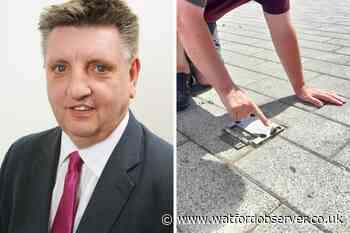 Councillor fixes South Oxhey trip hazard - after tripping up on it