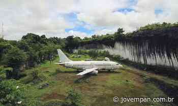 Aeronave intacta surge misteriosamente em meio a uma pedreira na Indonésia - Jovem Pan