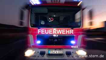 Vechta: Feuerwehr-Großeinsatz wegen brennender Firmenhallen - STERN.de