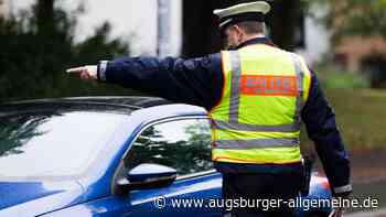 Mit Handy am Ohr, aber ohne Führerschein: Polizei stoppt Autofahrer