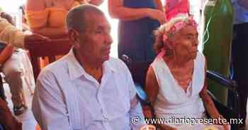 Pareja de la tercera edad se matrimonia "religiosamente" a sus casi 80 años de edad en Jalpa de Méndez - Diario Presente