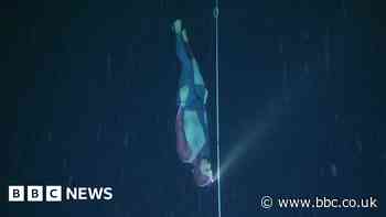 French freediver breaks deep dive world record
