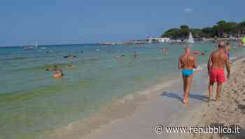 Veneto, le ordinanze di Caorle ed Eraclea: "Vietato stare in bikini o a torso nudo fuori dalla spiaggia" - la Repubblica