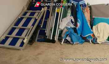Sequestrati ombrelloni e sdraio lasciati nalla spiaggia libera anche di notte - Soverato Web