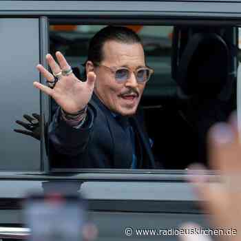 Johnny Depp als Ludwig XV. vor der Filmkamera - radioeuskirchen.de