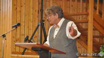 Auktion in Turnhalle: Werke der Kunstschau Parchim für guten Zweck versteigert - svz – Schweriner Volkszeitung