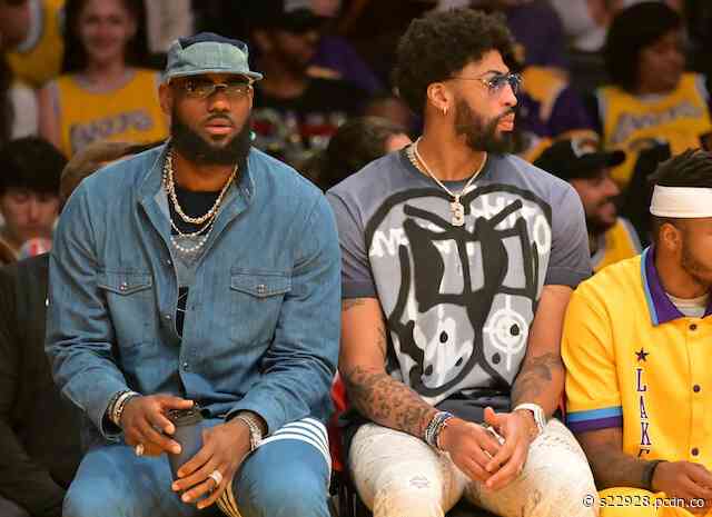 Lakers News: LeBron James & Anthony Davis Approve Of 2022-23 ‘Classic’ Uniforms