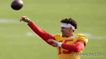 Chiefs’ Mahomes to buck NFL trend, play preseason opener - Belleville News-Democrat