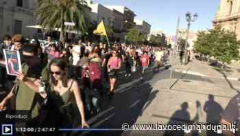 Cinquemila persone hanno seguito la diretta della sfilata colorata - La Voce di Manduria