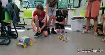Eens wat anders dan voetbalkamp: jongeren bouwen eigen robot - Het Laatste Nieuws