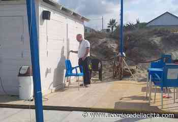 Ardea, si barrica nel chiosco (abusivo) con una tanica: ‘Se mi mandate via faccio saltare tutto’ - Il Corriere della Città