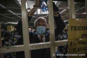 José Rubén Zamora seguirá preso mientras lo procesan por supuesto chantaje, lavado de dinero y tráfico de influencias - Univision Noticias