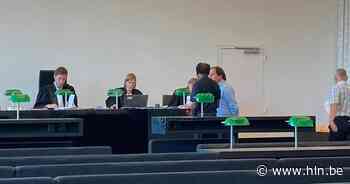 Jamaicaanse man (52) uit Gent betrapt terwijl hij marihuana rondbrengt op zijn step: “Had 16 pakketjes op zak” - Het Laatste Nieuws